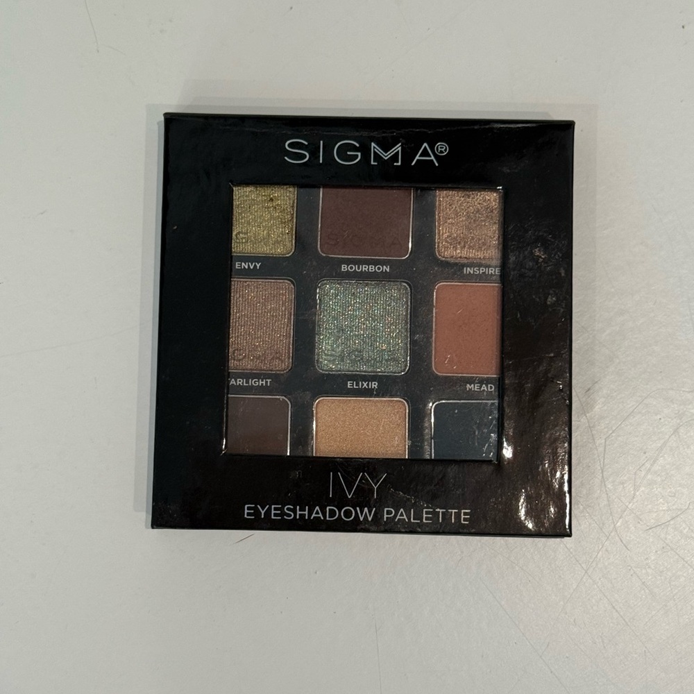 Sigma Beauty Ivy Eyeshadow Palette - Rich Earthy Tones
